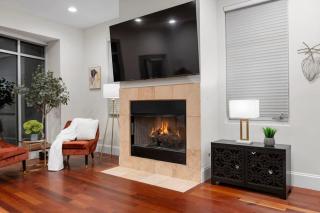 Luxury Retreat with Home Theater - Chicago - 4