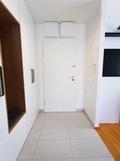 Teal Apartment-free garage parking - 8