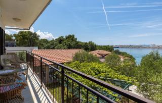 Lovely Apartment In Omisalj With Wi-Fi - 0