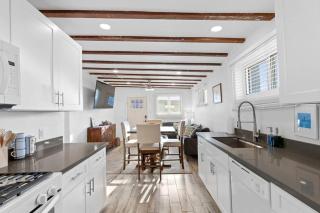 Featherlight Cottage with BBQ and Hot Tub in Downtown Phoenix - 3