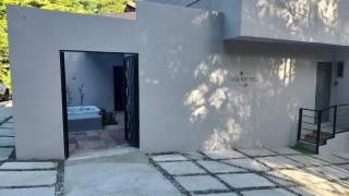 CASA MARIPOSA en Punta Leona a 500 metros de la playa FULL EQUIPADA Espacio y precio a tu medida Posibilidad de alquilar la casa entera, dos apartamentos abajo con cocina y jacuzi o 2 cuartos con baños privados en la planta alta Para 1 a 22 personas - 4