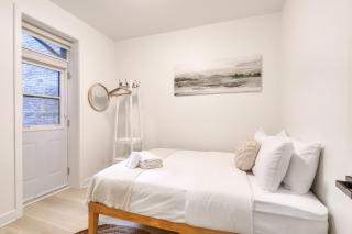 Free indoor parking Boho chic and spacious 2 bedroom Heart of downtown - Montreal - 2