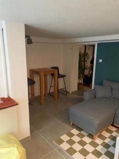 Schöne 2-Zimmer Wohnung in sehr guter Lage - Cologne - 2