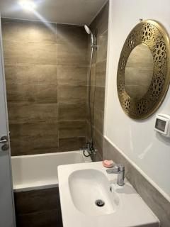 Cozy Garden Flat with Full Kitchen - Madīnat aţ Ţalāʼi‘ - 9
