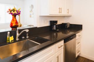 Stylish One Bedroom in Hollywood Koreatown Area with Parking - 8