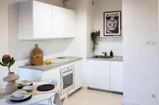 Apartment Sea Stories - 7