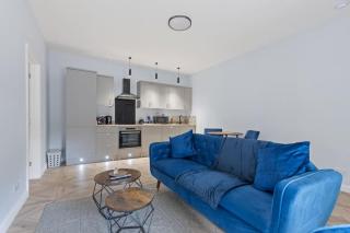 Modern Apartment Off-Road Parking King Bed Suite 1 - 9