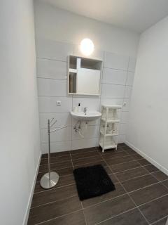 Große Zimmer für 3 Personen -Fernseher, Kühlschrank - Meine - 3