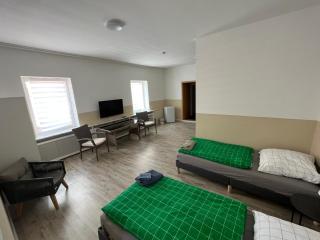 Große Zimmer für 3 Personen -Fernseher, Kühlschrank - Meine - 8