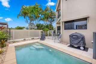 'Bay View' with Pool and Rooftop Entertaining Area - Hervey Bay - 6