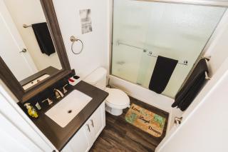 Chic 1-Bedroom with Dinning area in Central Location Close to Downtown with Free Parking - Los Angeles - 1