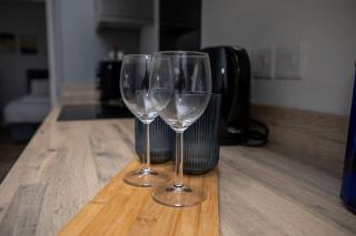 Modern Apartment Off-Road Parking King Bed Suite 2 - 1