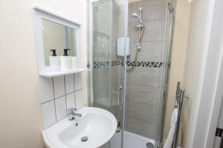 Modern Apartment Off-Road Parking King Bed Suite 2 - Nottingham - 6