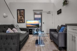 Stylish Modern one Bedroom Hollywood Loft With in unite washer dryer & Balcony - 6