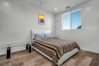 Stylish Modern one Bedroom Hollywood Loft With in unite washer dryer & Balcony - Los Angeles - 3