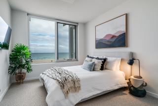 The Esplanade - Luxuriously Styled New 3 Bed Apt - 7