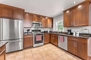 Picture-Perfect Charmer in North Decatur - Decatur - 9