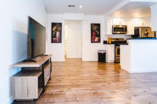 Cozy Modern 1-Bedroom in Koreatown, Near Hollywood Attractions - 4