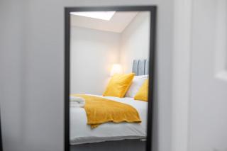 Modern Apartment Free Off Road Parking King Bed Suite 9 - Nottingham - 3