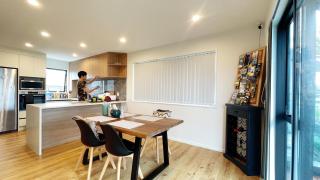 Cozy Top-Floor Stay with Private Bathrooms & Free Parking - 4