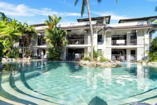 Resort-style Swim Out - A Poolside Oasis - 4