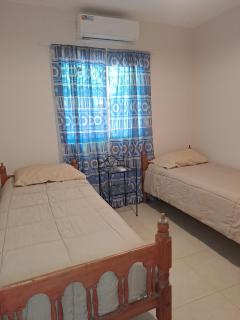 Casa con piscina y parque en Salta , zona aeropuerto - 2