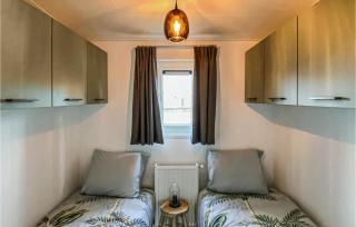 Gorgeous Home In Scherpenisse - Scherpenisse - 1