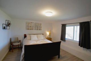 Woodland Hideaway! Relaxing Waterfront Sleeps 10 - 1
