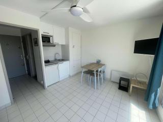 Studio rénové avec loggia, parking privé et proche plage - Quartier calme - FR-1-328-267 - 5