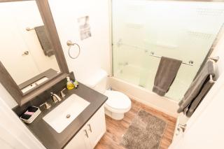 Sleek 1-Bedroom Apartment with AC & gated Parking space - 5