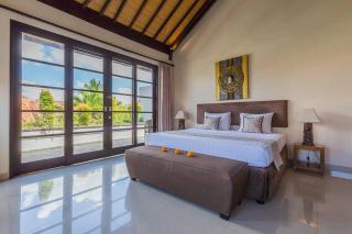 Luxury Hideaway 4 Br Villa 5 minutes to the beach - 2