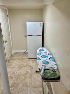 Z & Z Apartment 2 - Newark - 6