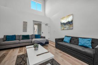 1-Bedroom Lofts in Hollywood Modern Design, Balcony, Parking & Hollywood Sign - Los Angeles - 4