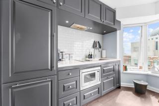 Downtown Toronto Condo with Gym & Subway Access - 1