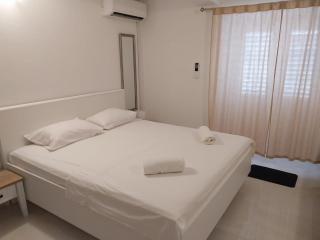 Apartments Lumbarda - 3