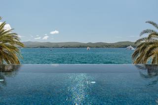 Luxurious Seafront Residence - 1