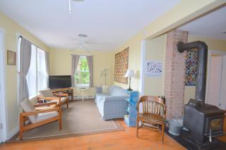 Above Sleepy Hollow - Rooftop Deck, Amazing Views, Hot Tub, Pet Friendly, Screen Porch, Wifi, EV Station, Games, Trails, Wood Stove, Charcoal Grill, Lake Access, King Bed - Hedgesville - 5