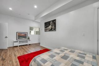 Chic 2 Bedroom 2 Bathroom 3 Level Loft Style Condo by Hollywood Free Gated Parking Full kitchen - 4