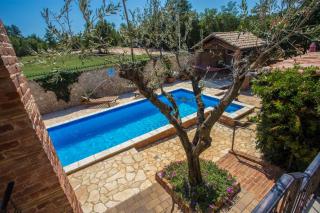 Sunny haven apartment with direct access to the pool - Nova Vas - 9