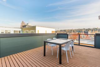 Blueground Fremont lots of light nr canal park SEA-706 - 6