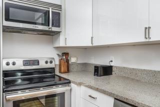 Blueground Fremont lots of light nr canal park SEA-706 - 3