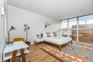 Blueground Fremont lots of light nr canal park SEA-706 - 2