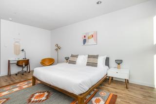 Blueground Fremont lots of light nr canal park SEA-706 - 1