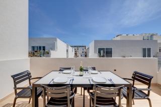 Chic Penthouse Steps from the Promenade - Gżira - 5
