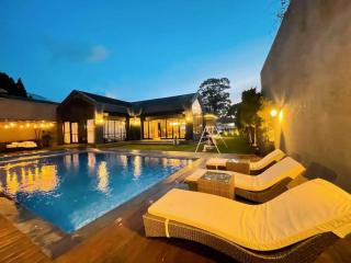 De Black Challet Villa - 8