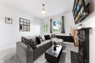 The Hogwarts Retreat - Cinema Room - Parking - 1