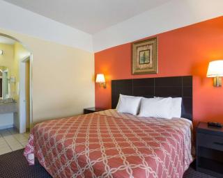 Rodeway Inn & Suites - Humble - 1