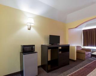 Rodeway Inn & Suites - Humble - 5