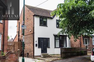 Spacious Nottingham Home with Garden Sleeps 9 - Nottingham - 9