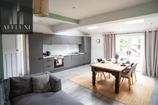 Spacious Nottingham Home with Garden Sleeps 9 - Nottingham - 7